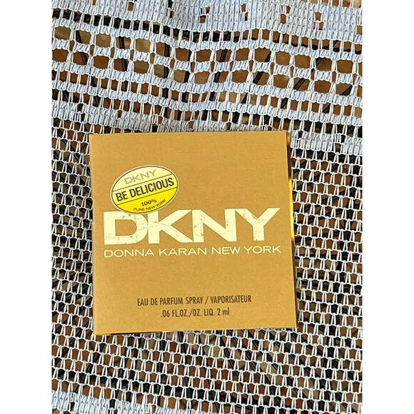 Dkny Other - DKNY Donna Karen New York EAU de Perfume Spray .06 Fl. OZ Be Delicious 2ml
